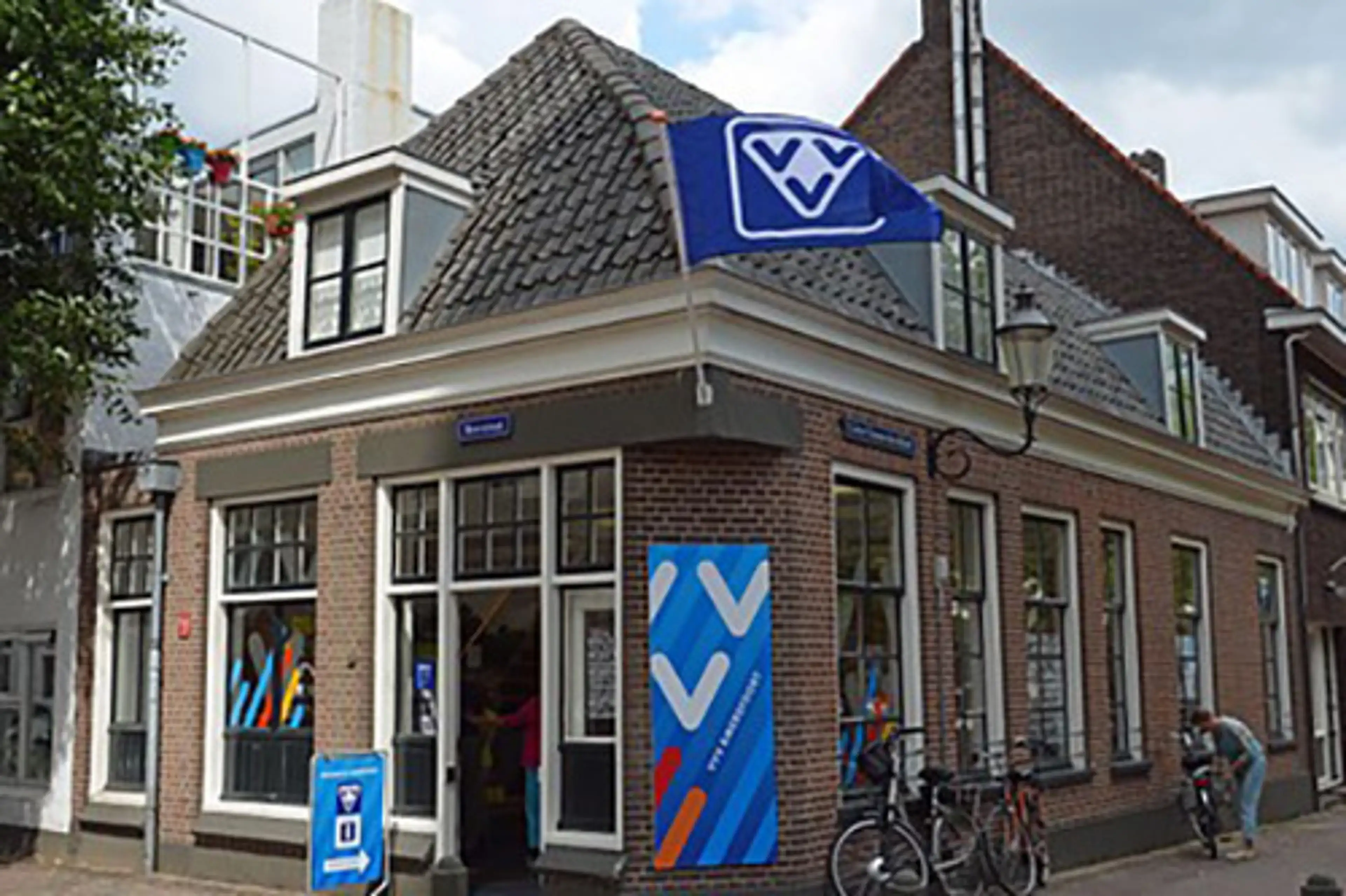 VVV  