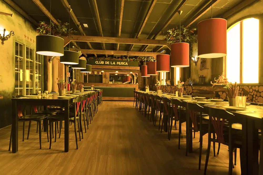 de Voltage indoor entertainment